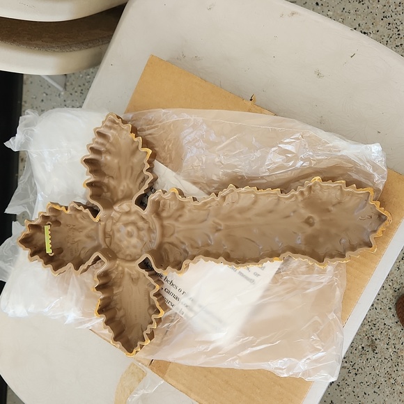 COPY - Home Interiors plastic cross - Picture 2 of 2